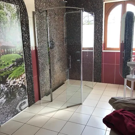 Le Jardin Des Roses Bed & Breakfast Gerponville